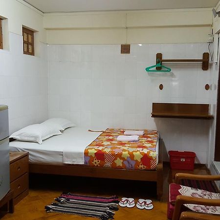 Chan Myae Guesthouse Yangón Exterior foto