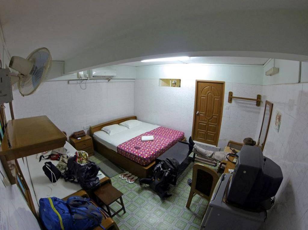 Chan Myae Guesthouse Yangón Exterior foto