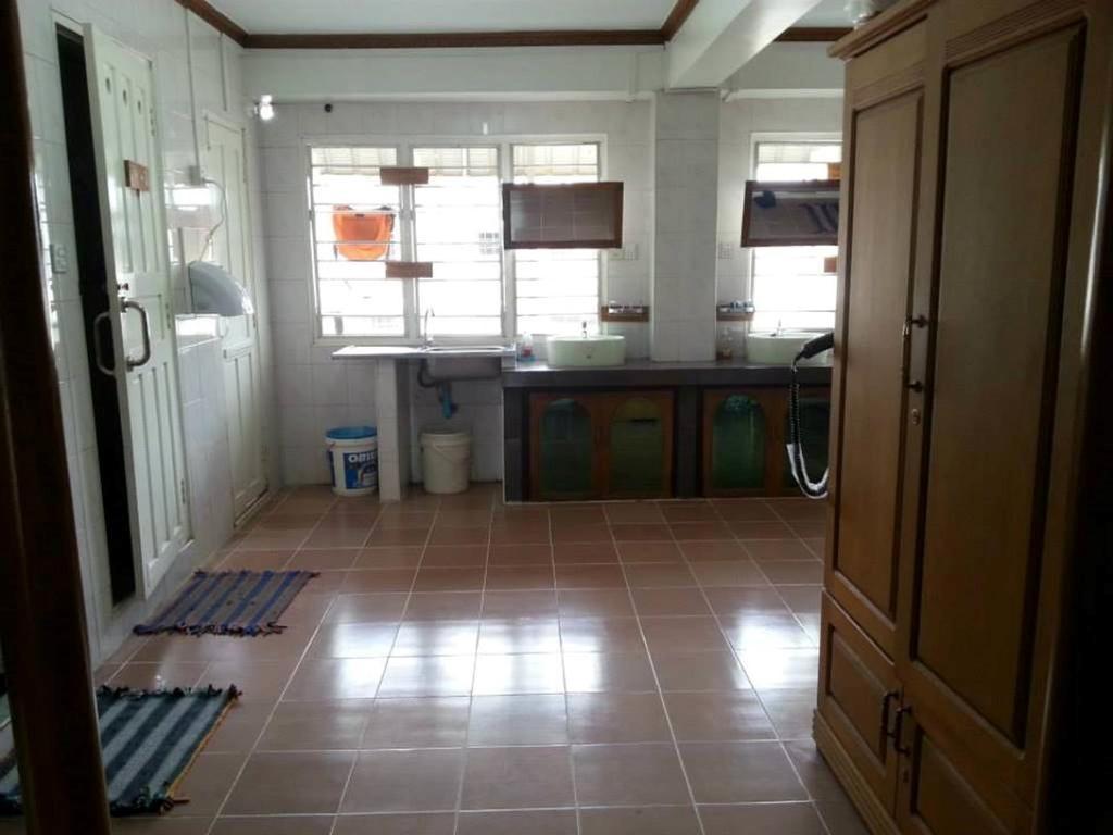 Chan Myae Guesthouse Yangón Habitación foto