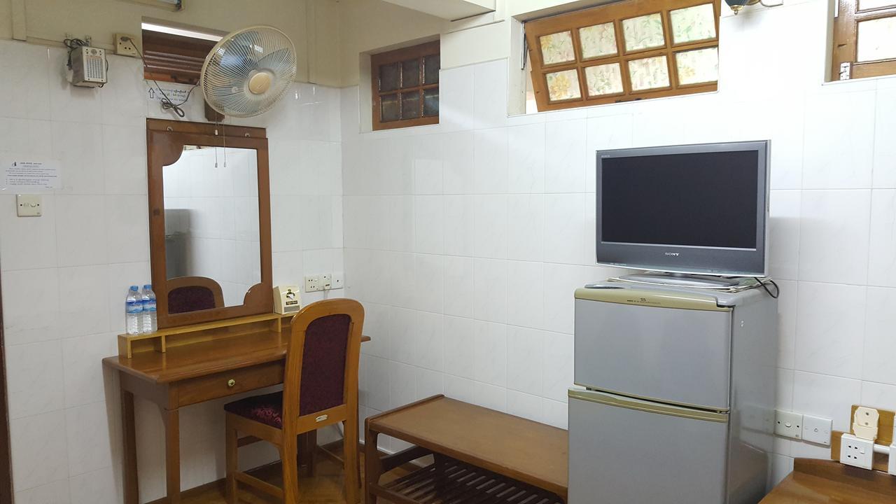 Chan Myae Guesthouse Yangón Exterior foto