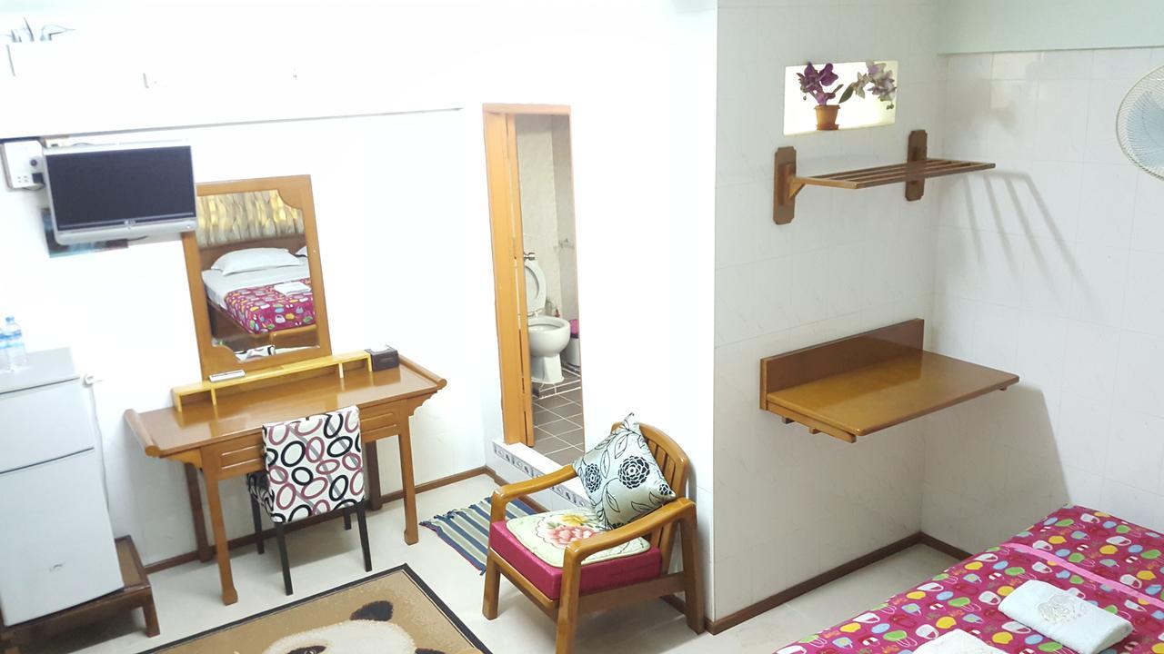 Chan Myae Guesthouse Yangón Exterior foto