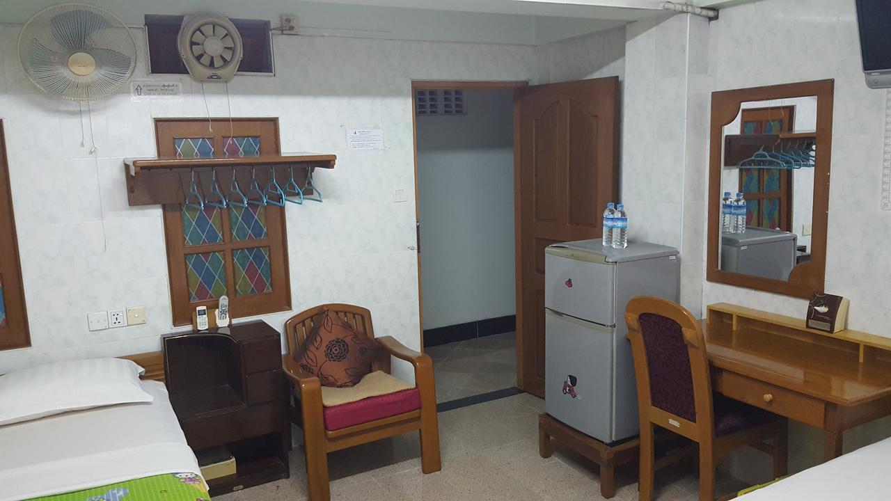 Chan Myae Guesthouse Yangón Exterior foto