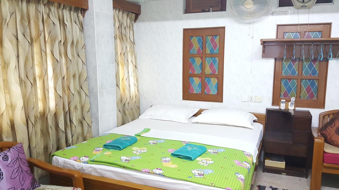 Chan Myae Guesthouse Yangón Exterior foto